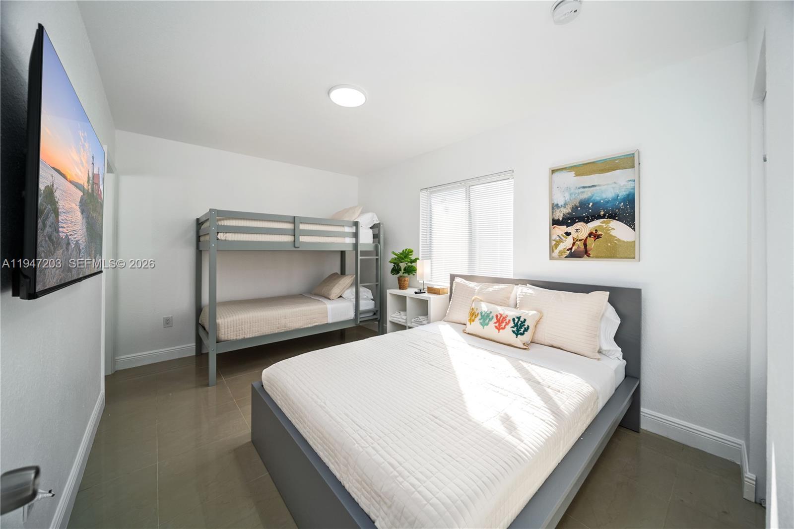 BISCAYNE SHORES CORR PLAT - Residential Income