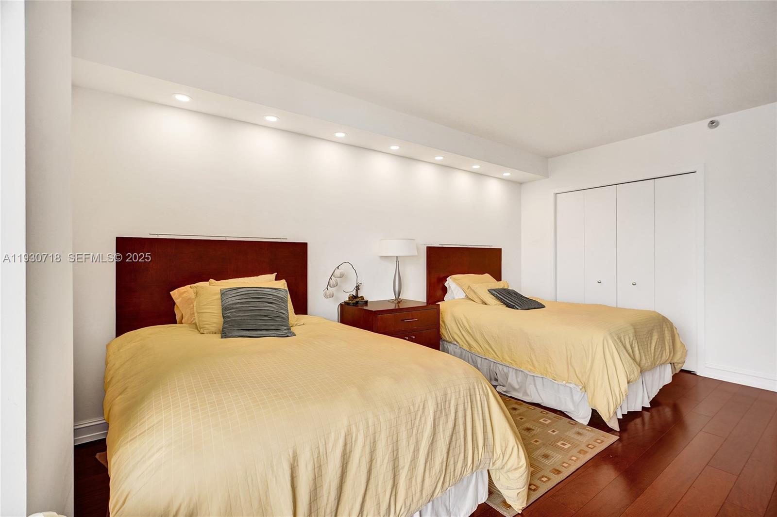 TURNBERRY TOWERS CONDO - Residential