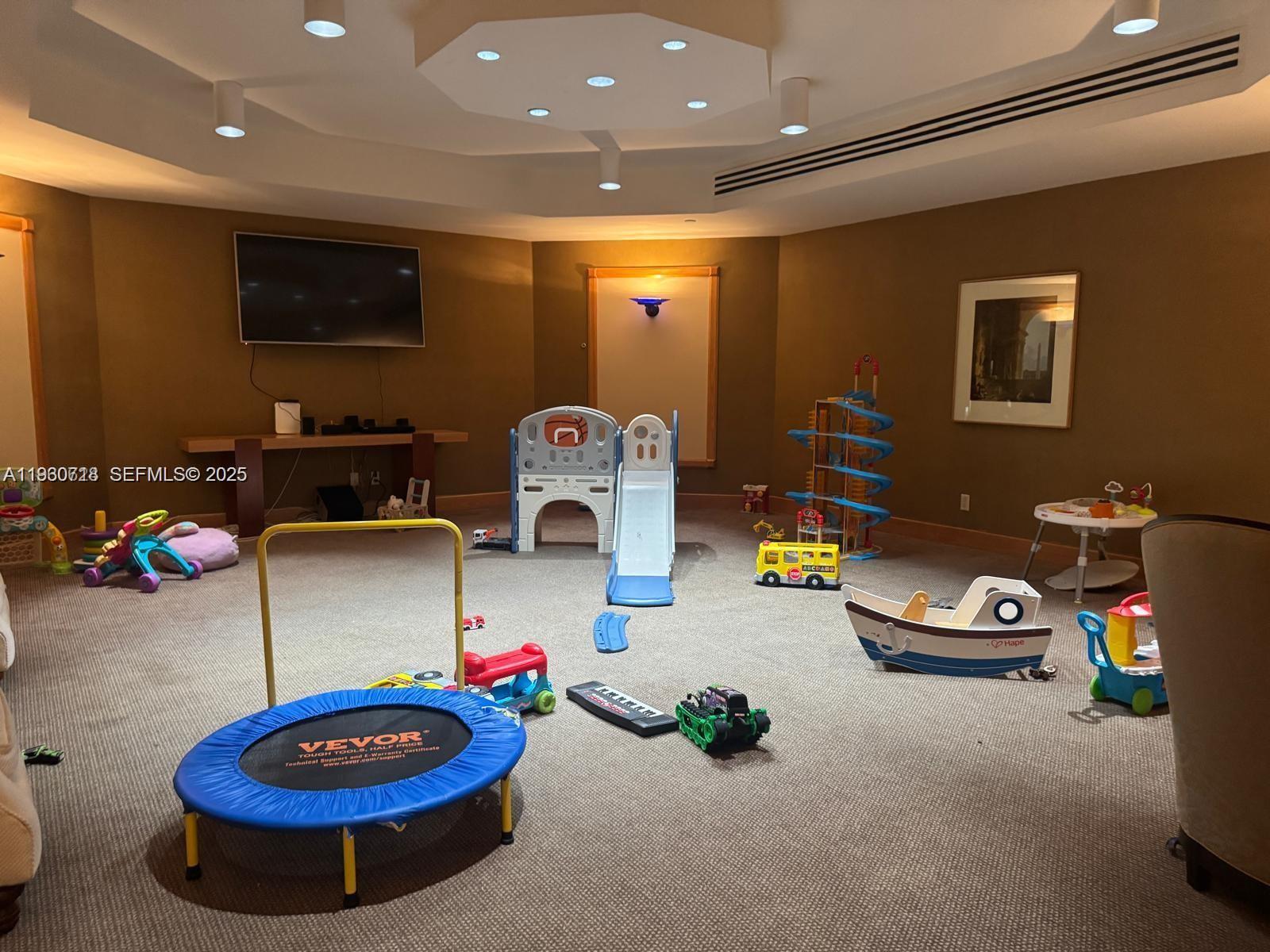 TURNBERRY TOWERS CONDO - Residential