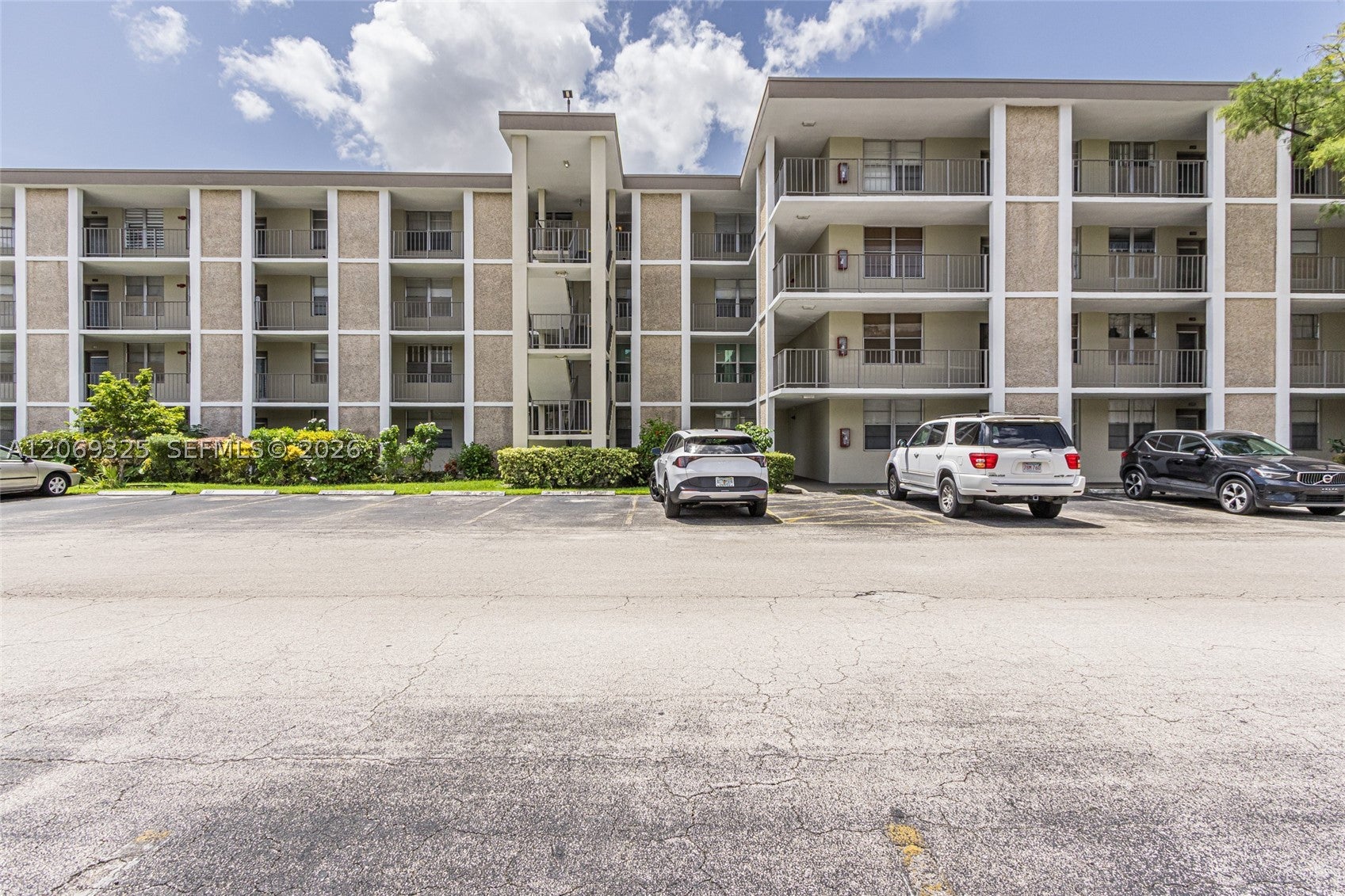 2998 NW 48th Ter 432, Lauderdale Lakes FL 33313
