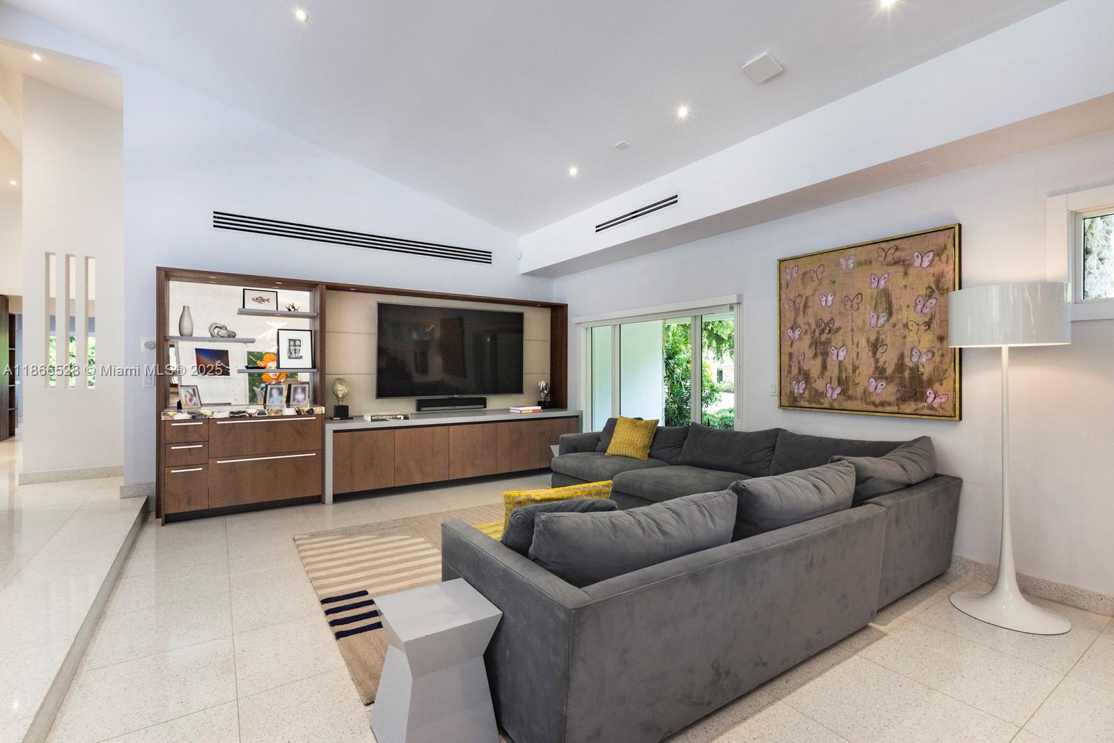 PINE BAY ESTATES SEC 1 - Residential