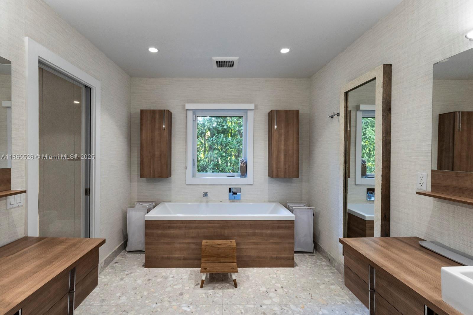 PINE BAY ESTATES SEC 1 - Residential