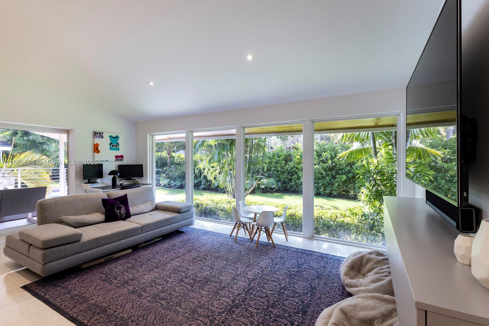 PINE BAY ESTATES SEC 1 - Residential