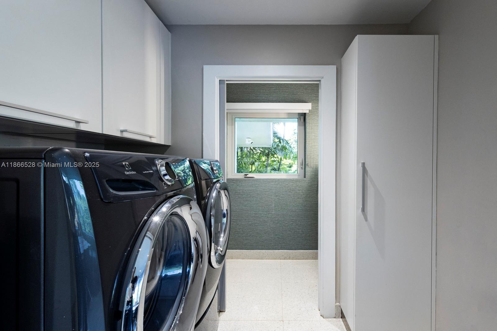 PINE BAY ESTATES SEC 1 - Residential