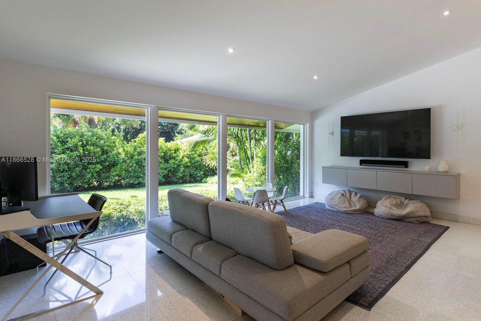 PINE BAY ESTATES SEC 1 - Residential