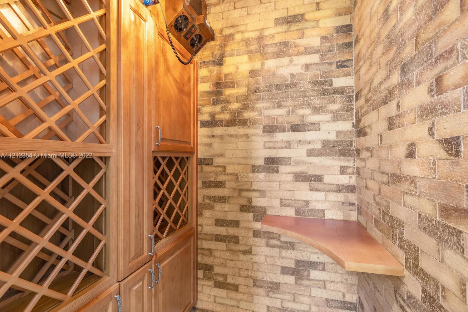 ROCK LAKE - Residential