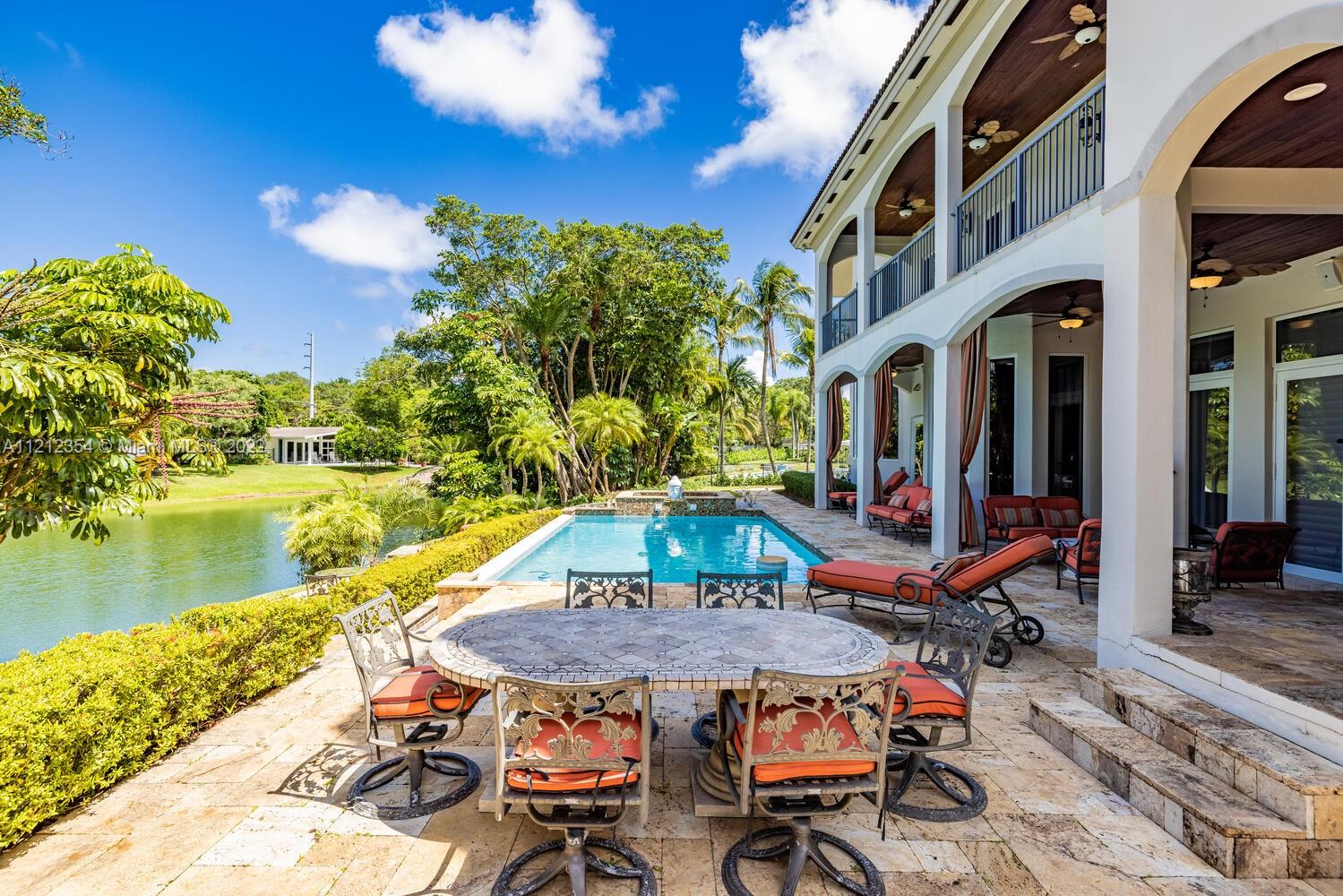 ROCK LAKE - Residential