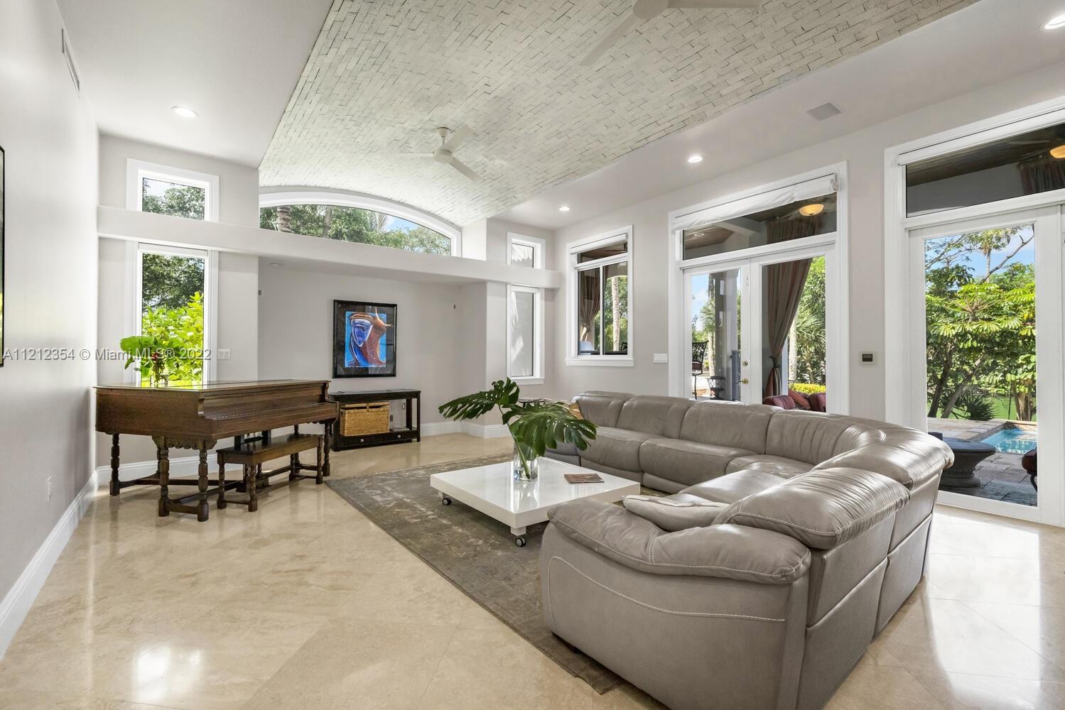 ROCK LAKE - Residential