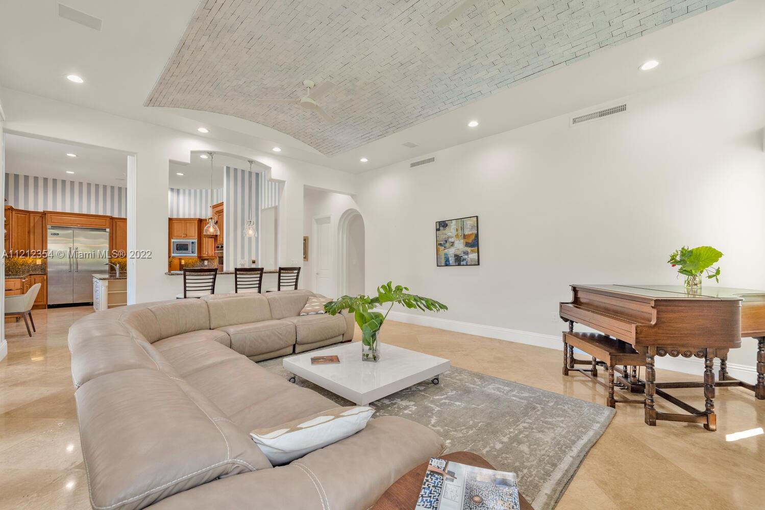 ROCK LAKE - Residential