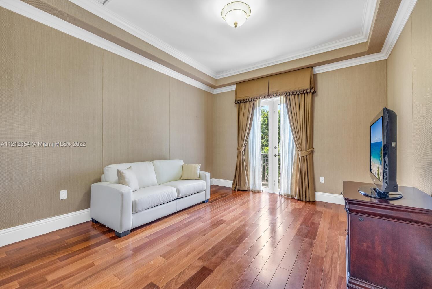 ROCK LAKE - Residential