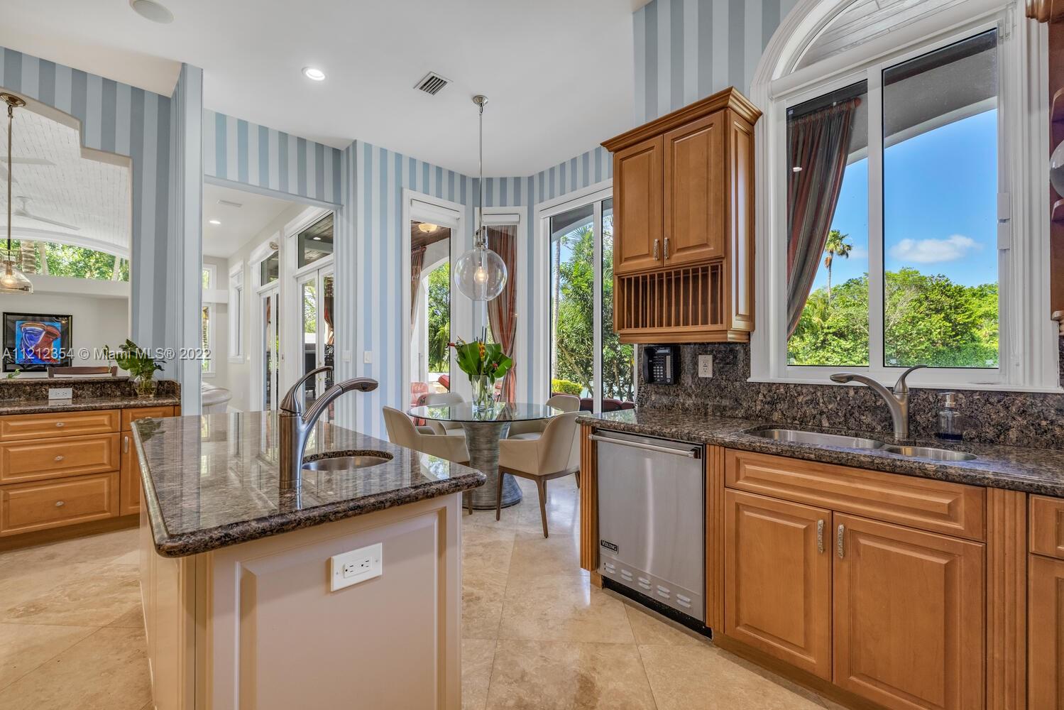 ROCK LAKE - Residential