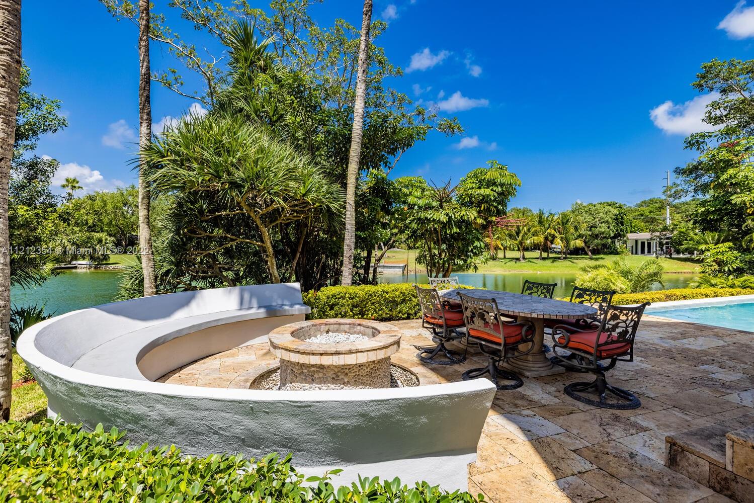 ROCK LAKE - Residential