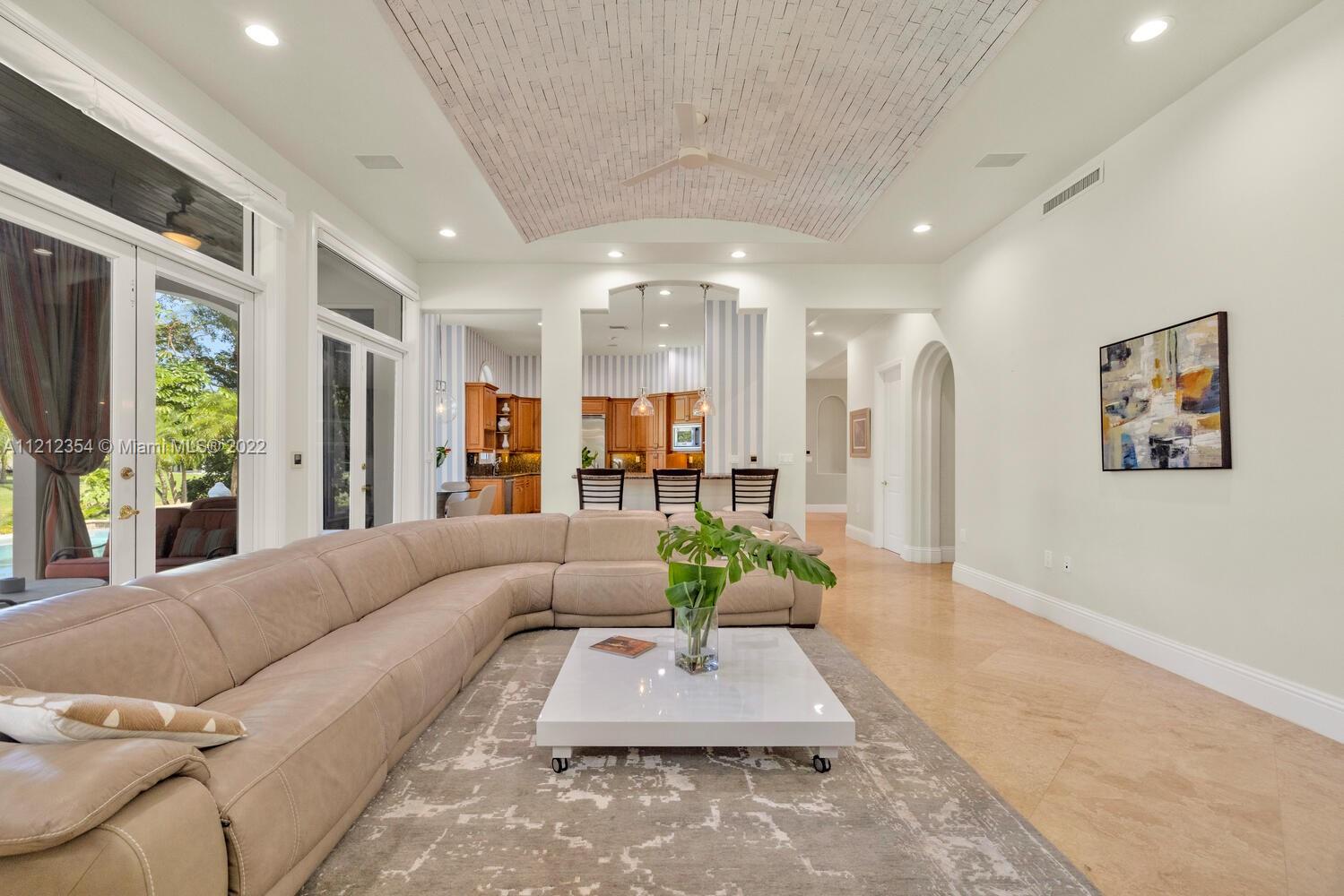 ROCK LAKE - Residential