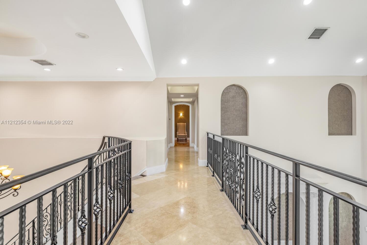 ROCK LAKE - Residential