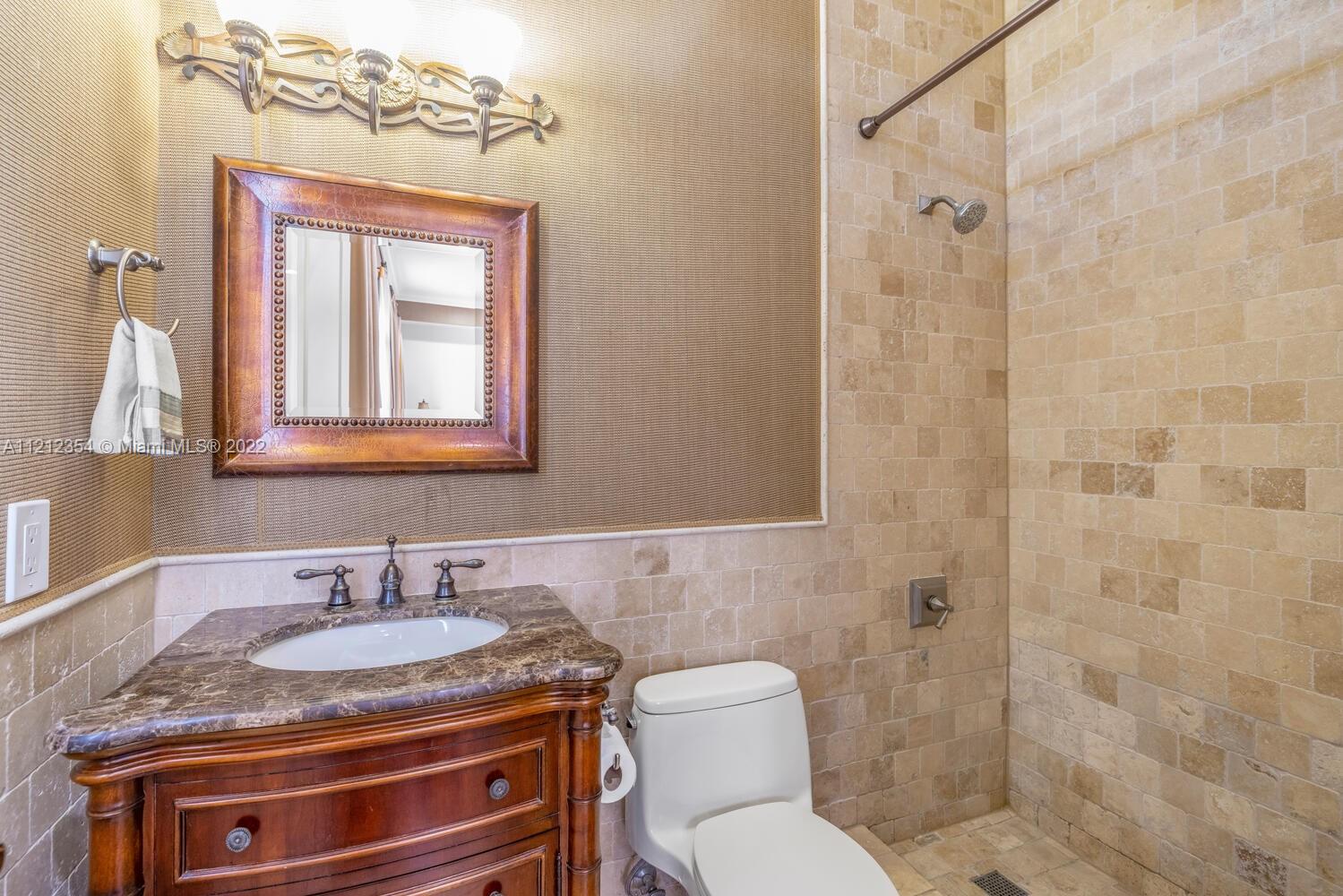 ROCK LAKE - Residential