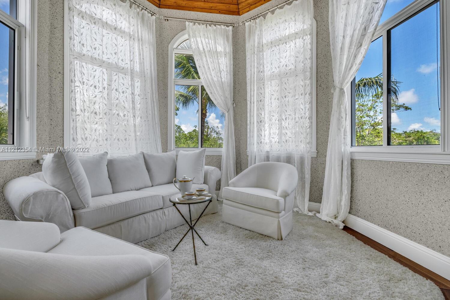 ROCK LAKE - Residential