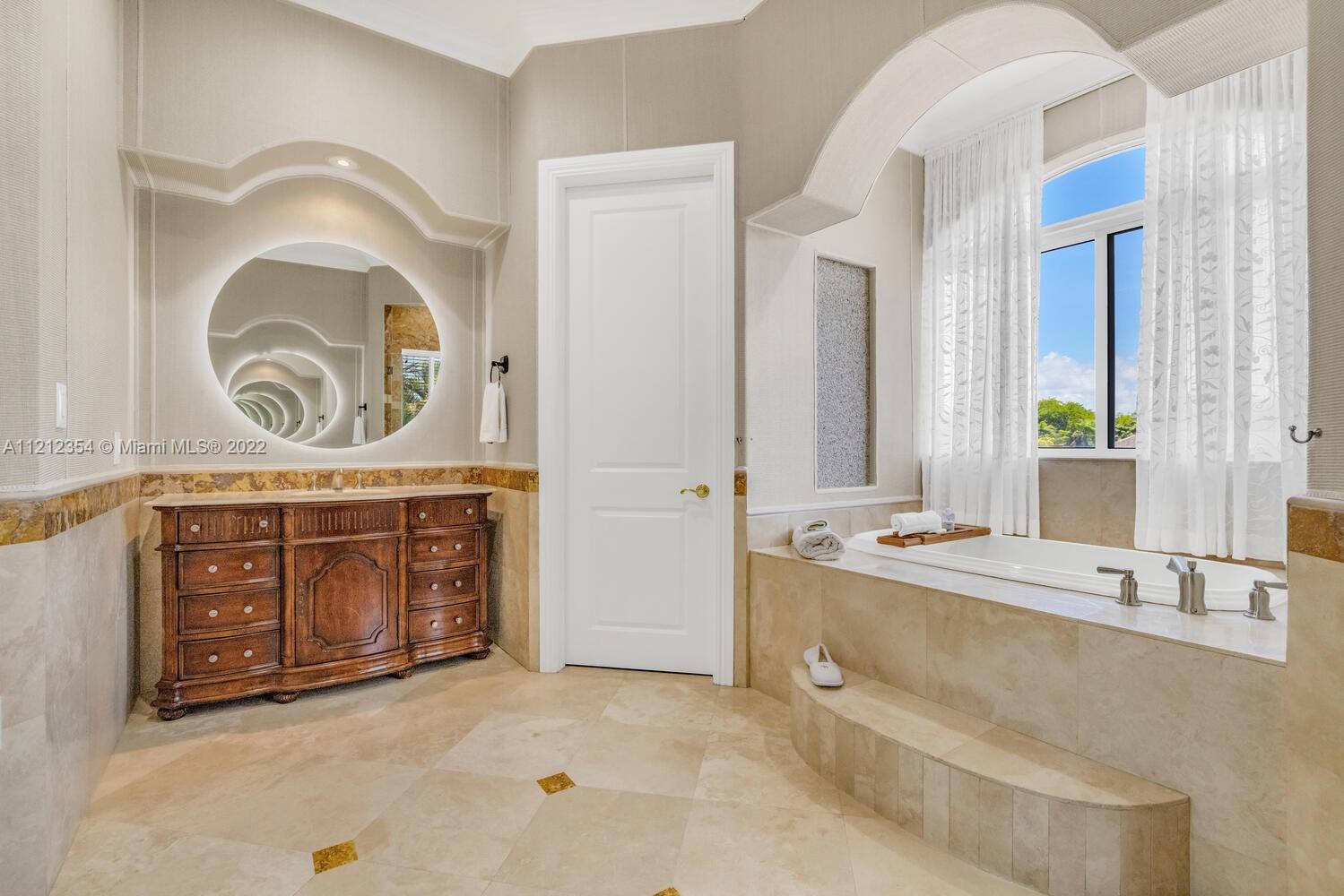 ROCK LAKE - Residential