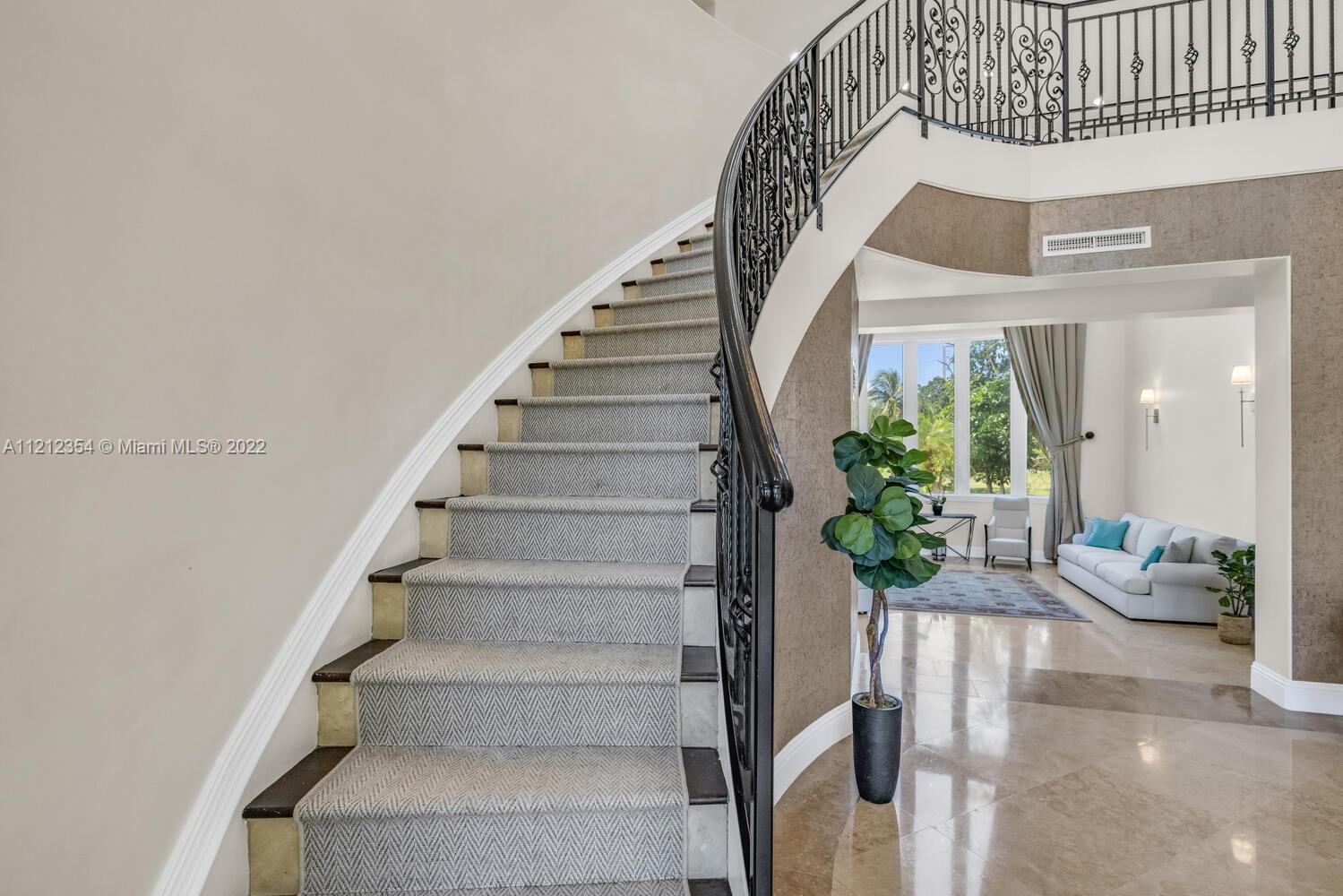 ROCK LAKE - Residential