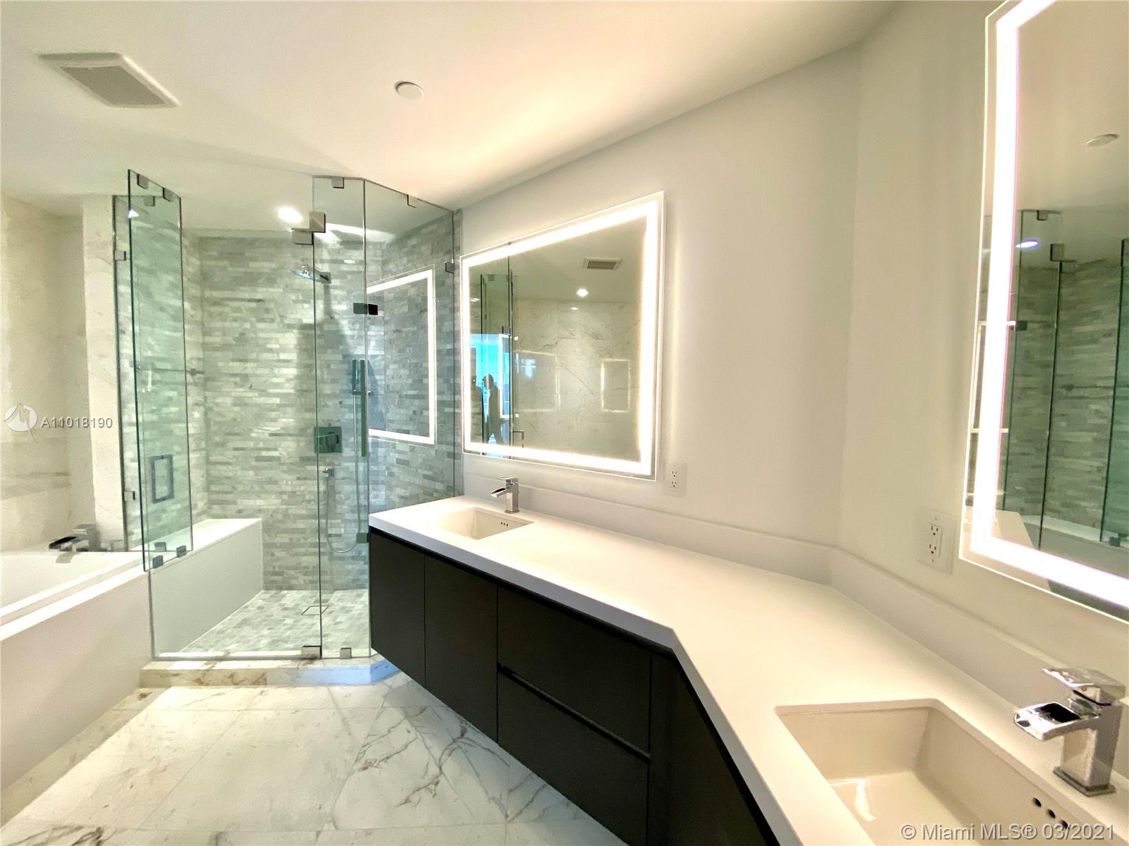 PARAMOUNT MIAMI WORLDCENT - Residential Lease