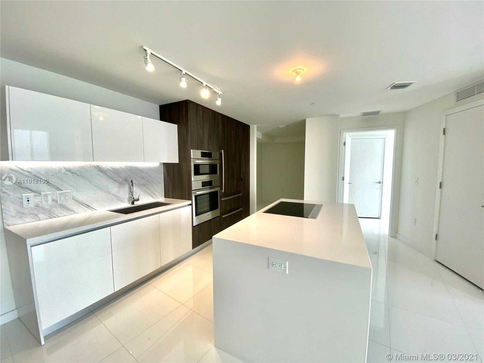 PARAMOUNT MIAMI WORLDCENT - Residential Lease