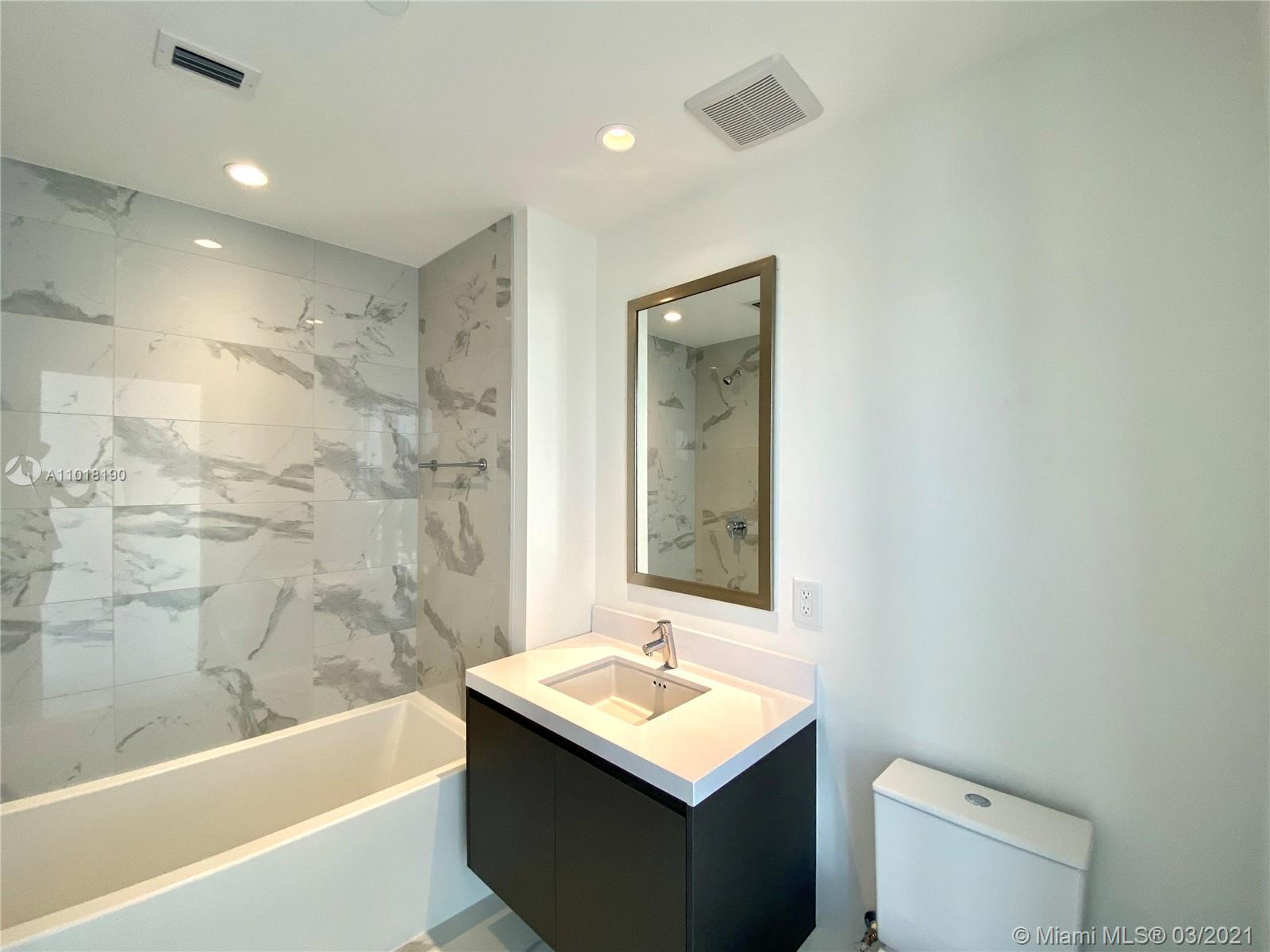 PARAMOUNT MIAMI WORLDCENT - Residential Lease