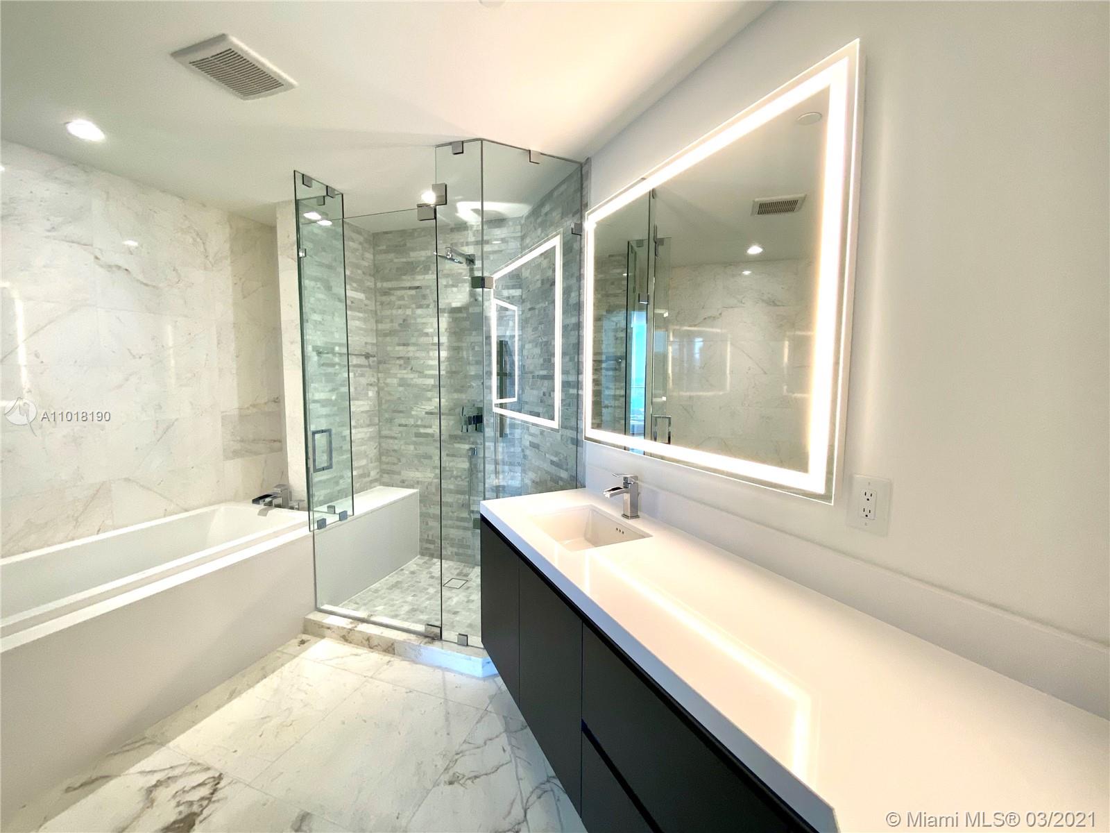 PARAMOUNT MIAMI WORLDCENT - Residential Lease