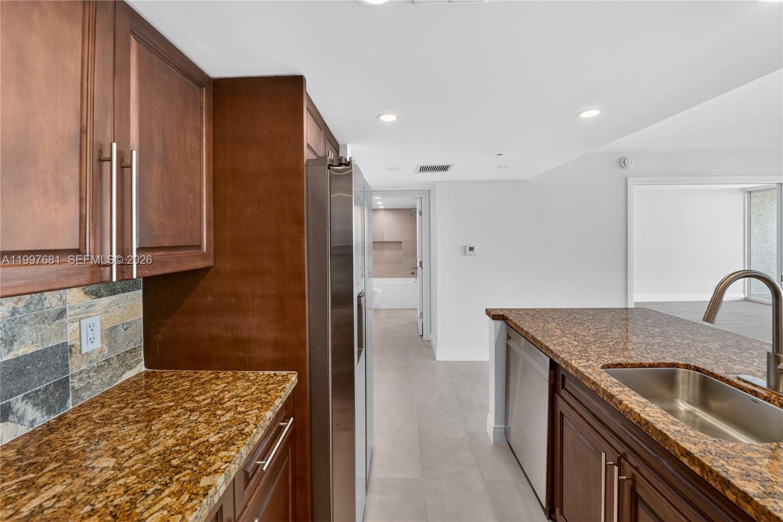 THE GRANDVIEW PALACE COND - Residential