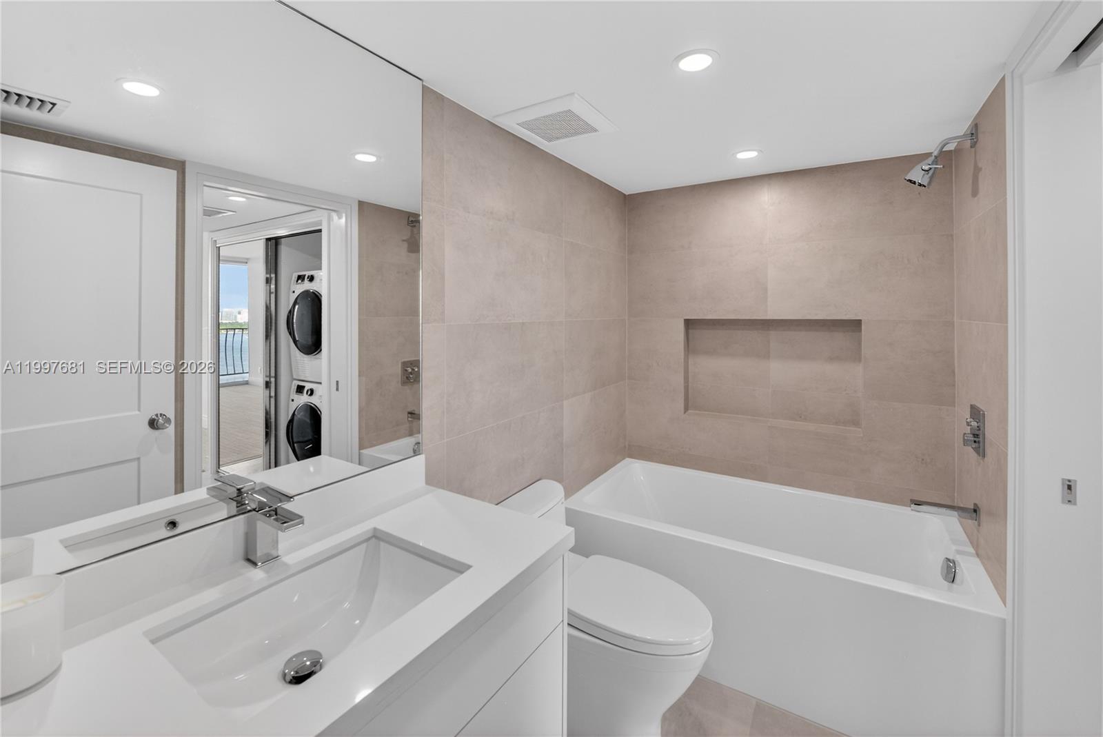 THE GRANDVIEW PALACE COND - Residential