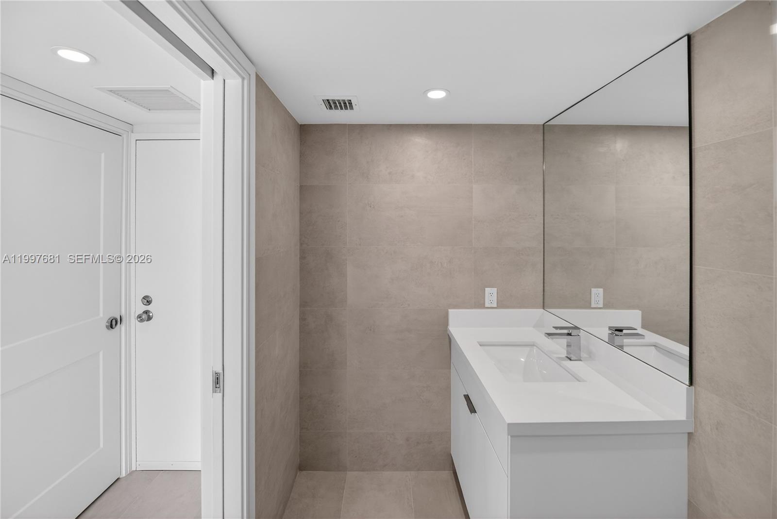 THE GRANDVIEW PALACE COND - Residential