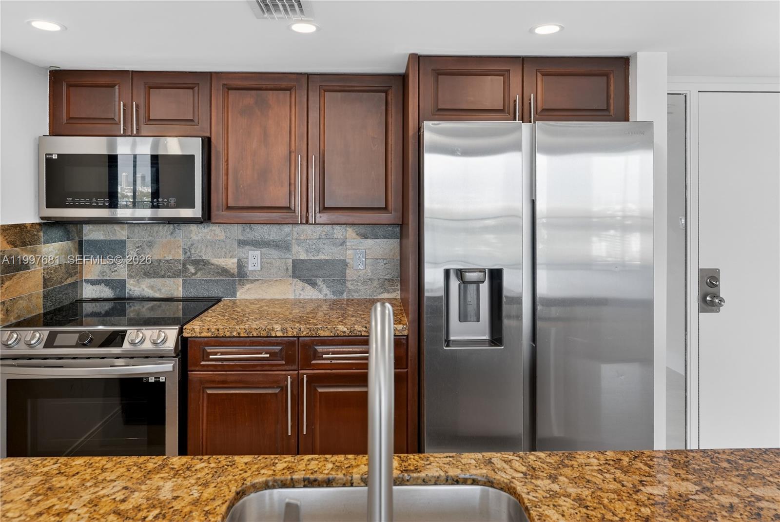 THE GRANDVIEW PALACE COND - Residential