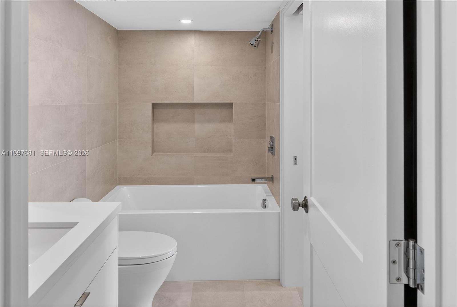 THE GRANDVIEW PALACE COND - Residential