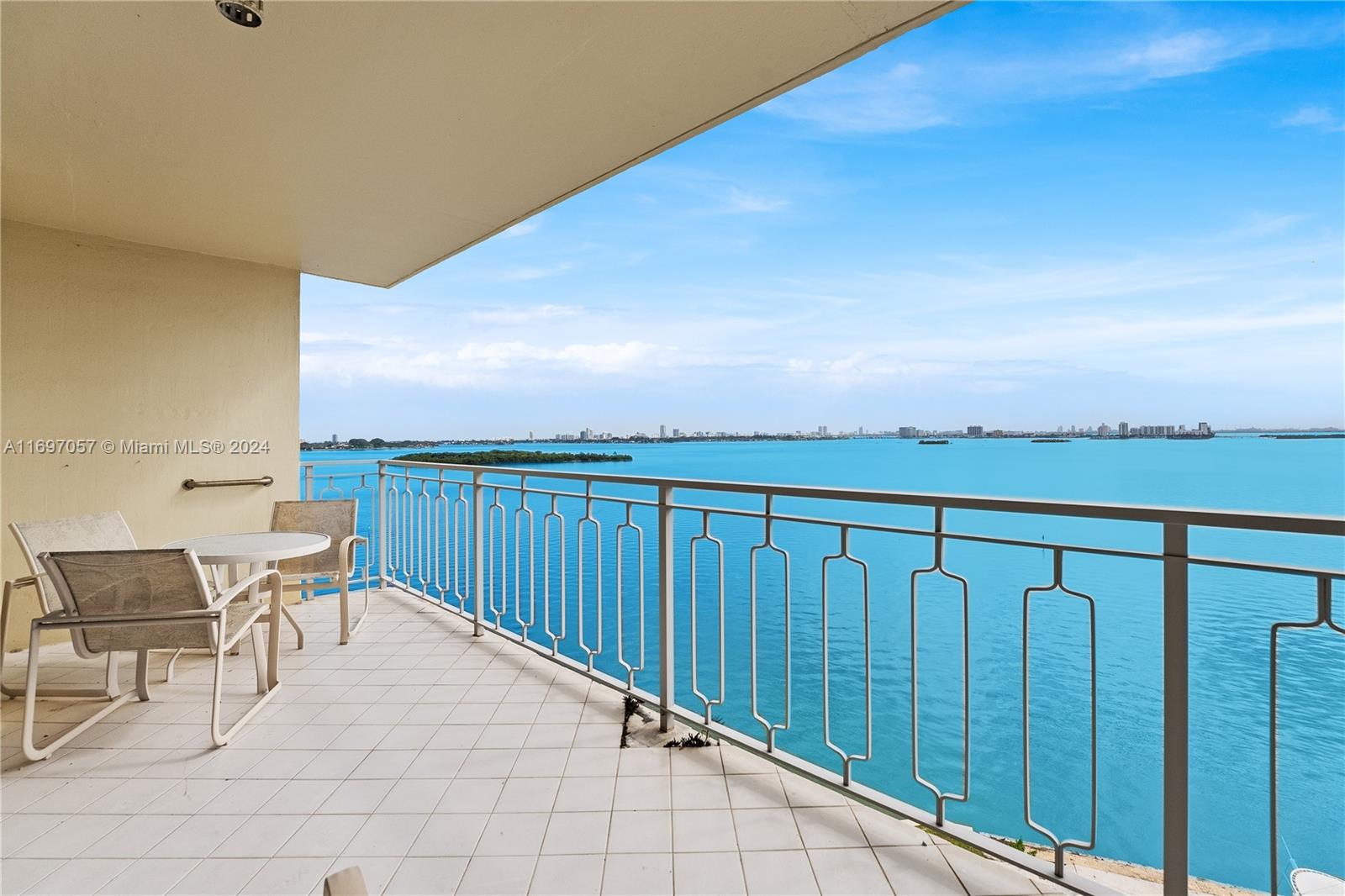 11111 Biscayne Blvd 12F, Miami, FL, 33181/$410,000 3 11111 Biscayne Blvd 12F