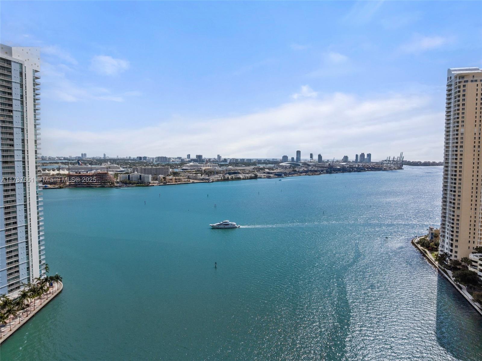 View photos, virtual tours, details... 300 S Biscayne Blvd L-802