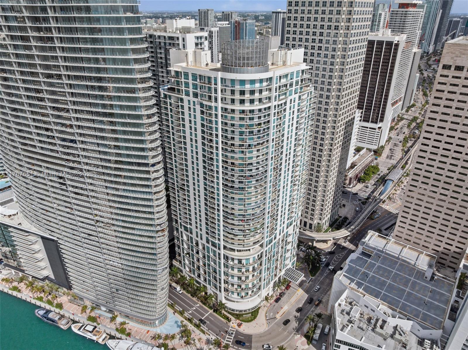 View photos, virtual tours, details... 300 S Biscayne Blvd L-802