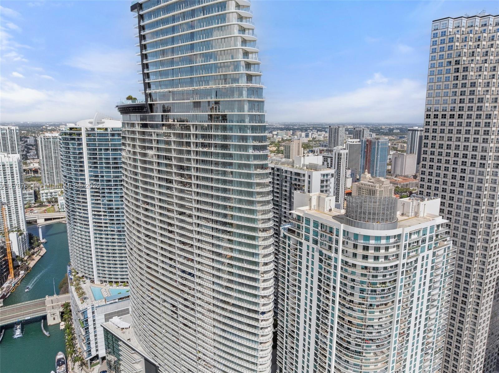 View photos, virtual tours, details... 300 S Biscayne Blvd L-802
