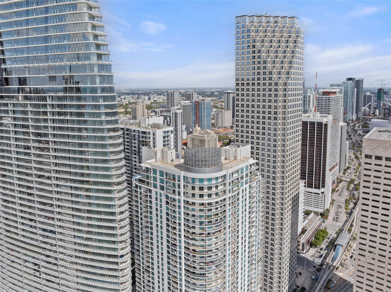 View photos, virtual tours, details... 300 S Biscayne Blvd L-802