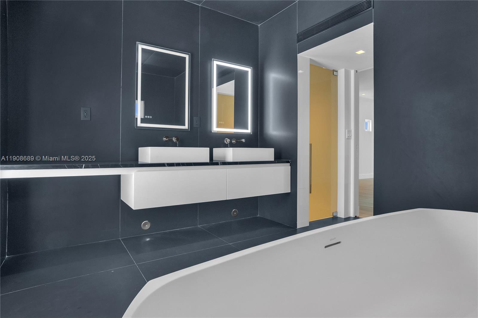 OCEANSIDE SEC ISLE OF NOR - Residential Lease