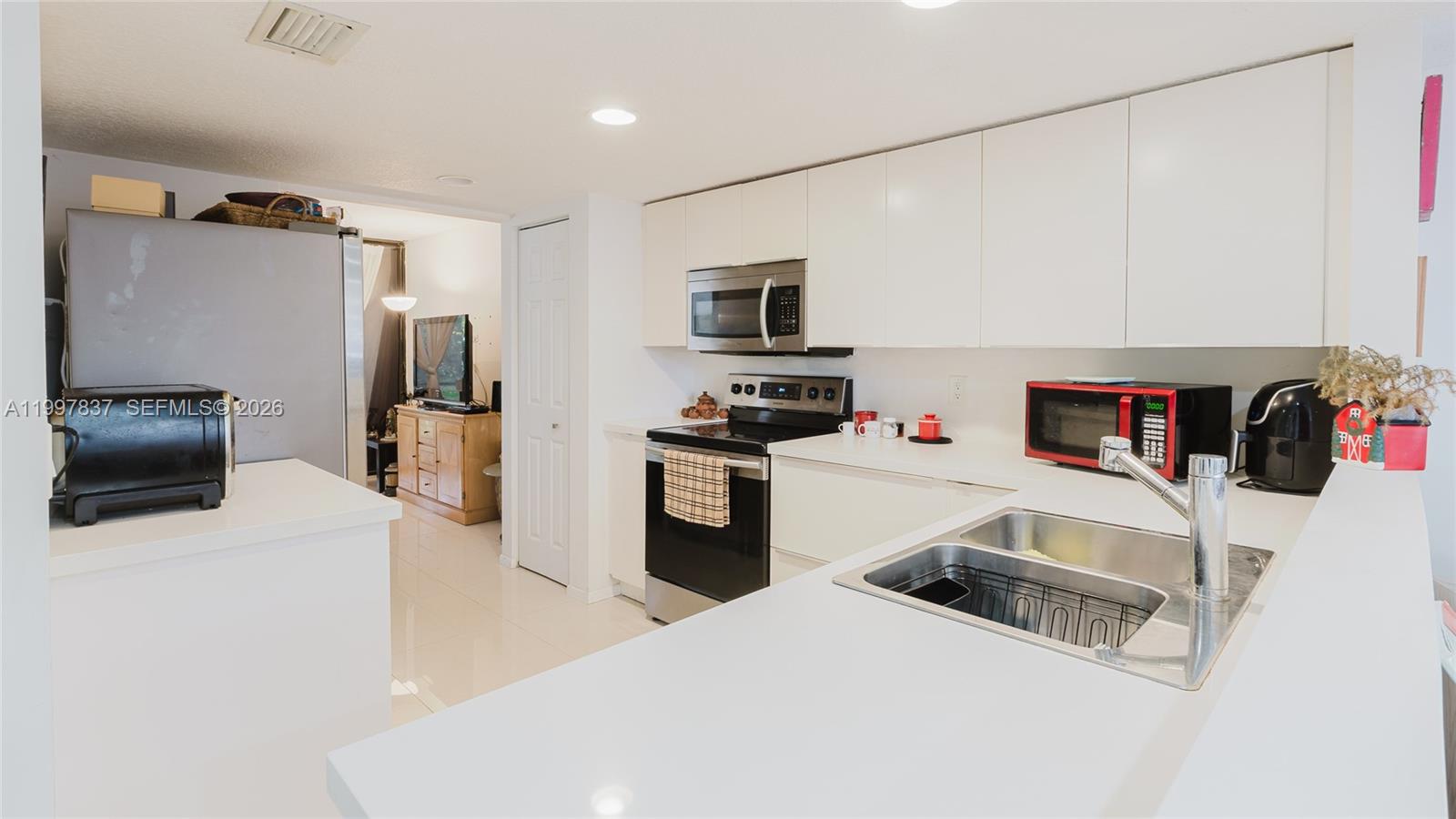 FOUNTAINS OF JACARANDA CO - Residential