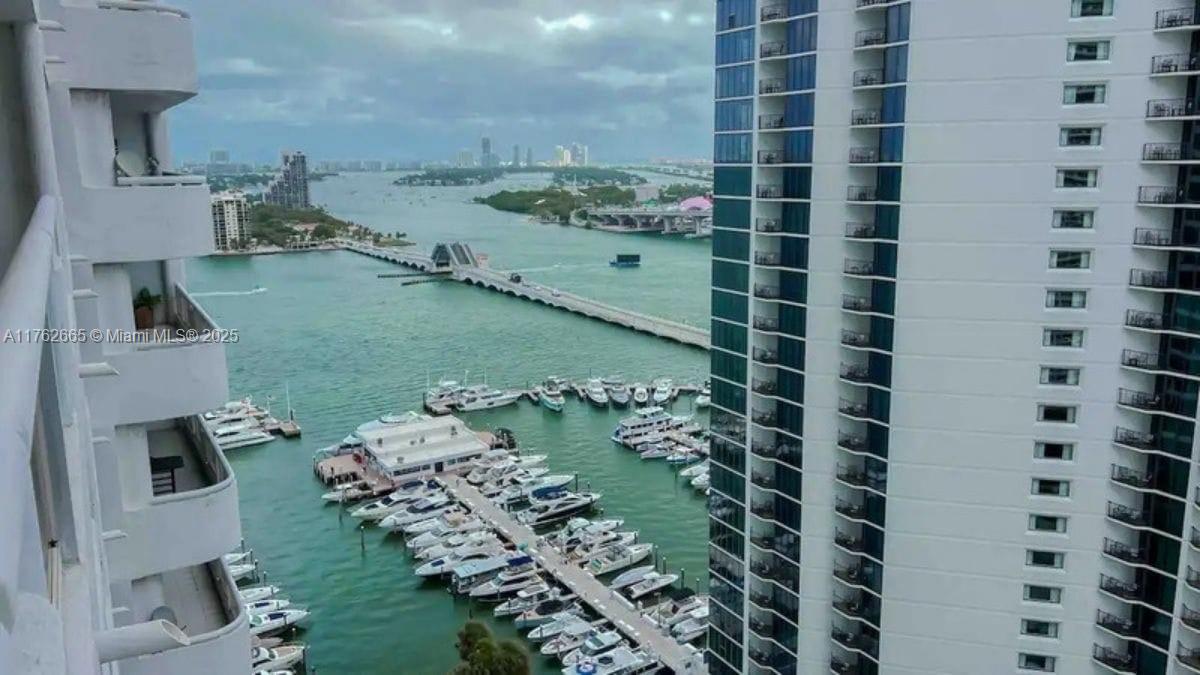 Fabulous Bayview 3 bedroom 1600 sq ft. Very spacious bedrooms with over-sized balcony. The Grand is a full service, first class building with amenities such as valet, concierge‘s 24hr security, state of the art gym, resort style pool, shops 6 restaurants, hair salon, marina and much more. The Grand is a premier location within Miami's Art and Entertainment district. Walking distance to museums, theaters, sports and entertainment arenas. Also next to market pace Park which has tennis courts, volleyball, dog run, Soccer and basketball court. Full service Marina in the back. 1 parking space​​‌​​​​‌​‌​​​‌‌​​​‌‌‌​​‌​​‌‌​​​​ included.