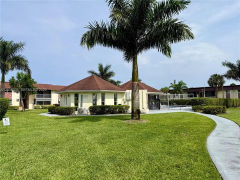 Photo of 22805 SW 66th Ave #208, Boca Raton, FL 33428 (MLS # A12016003)