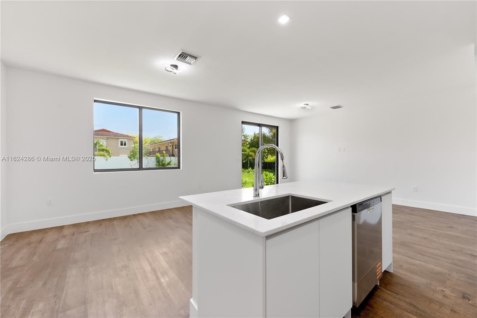 PALM AVE HEIGHTS - Residential