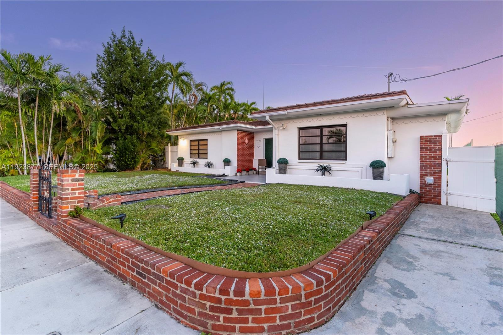 TREASURE ISLAND - Land