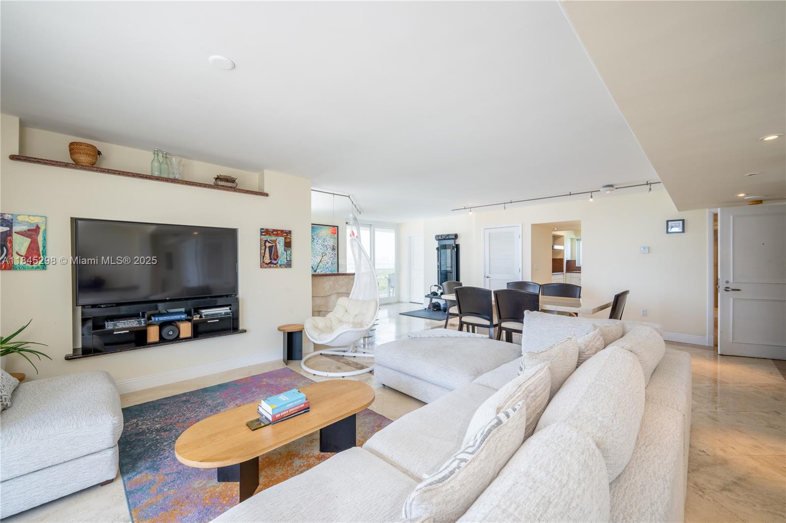 THE GRANDVIEW CONDO - Residential