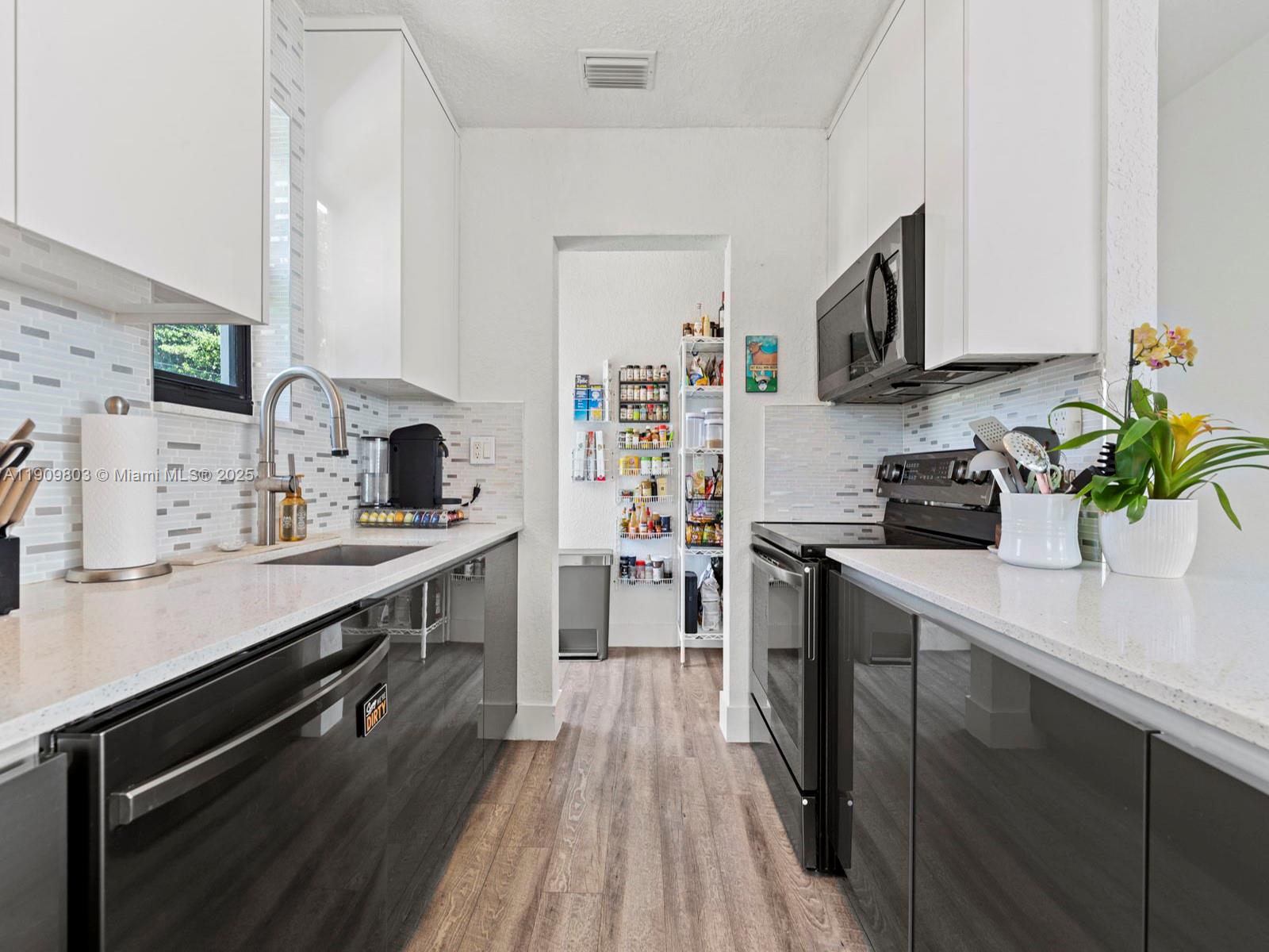 JILLSHAR-DARRYLCAR - Residential