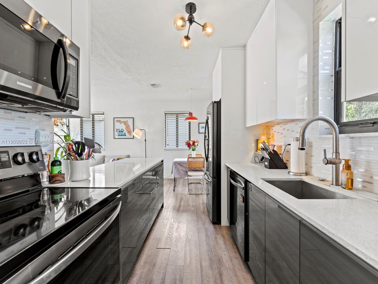 JILLSHAR-DARRYLCAR - Residential