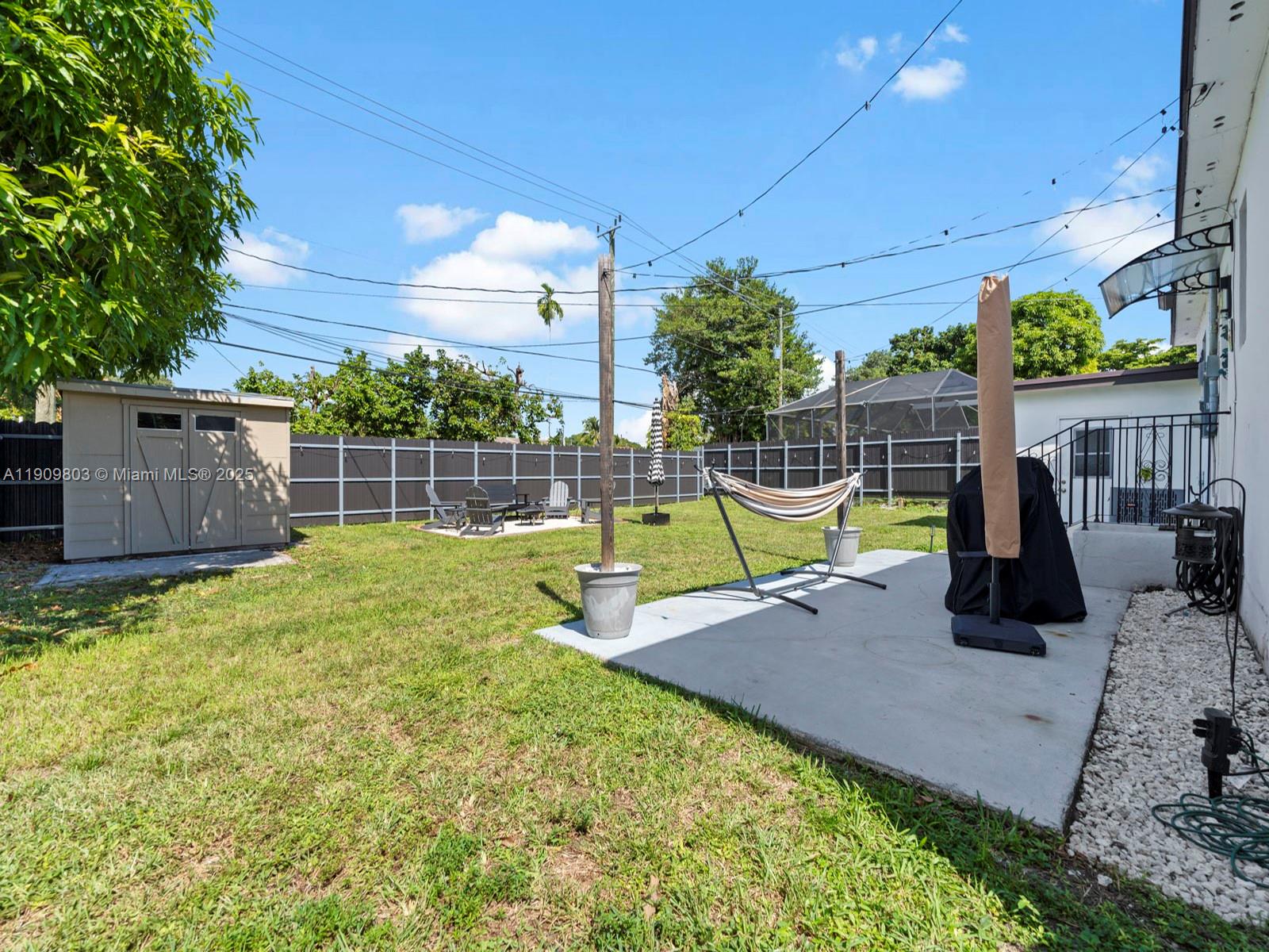 JILLSHAR-DARRYLCAR - Residential