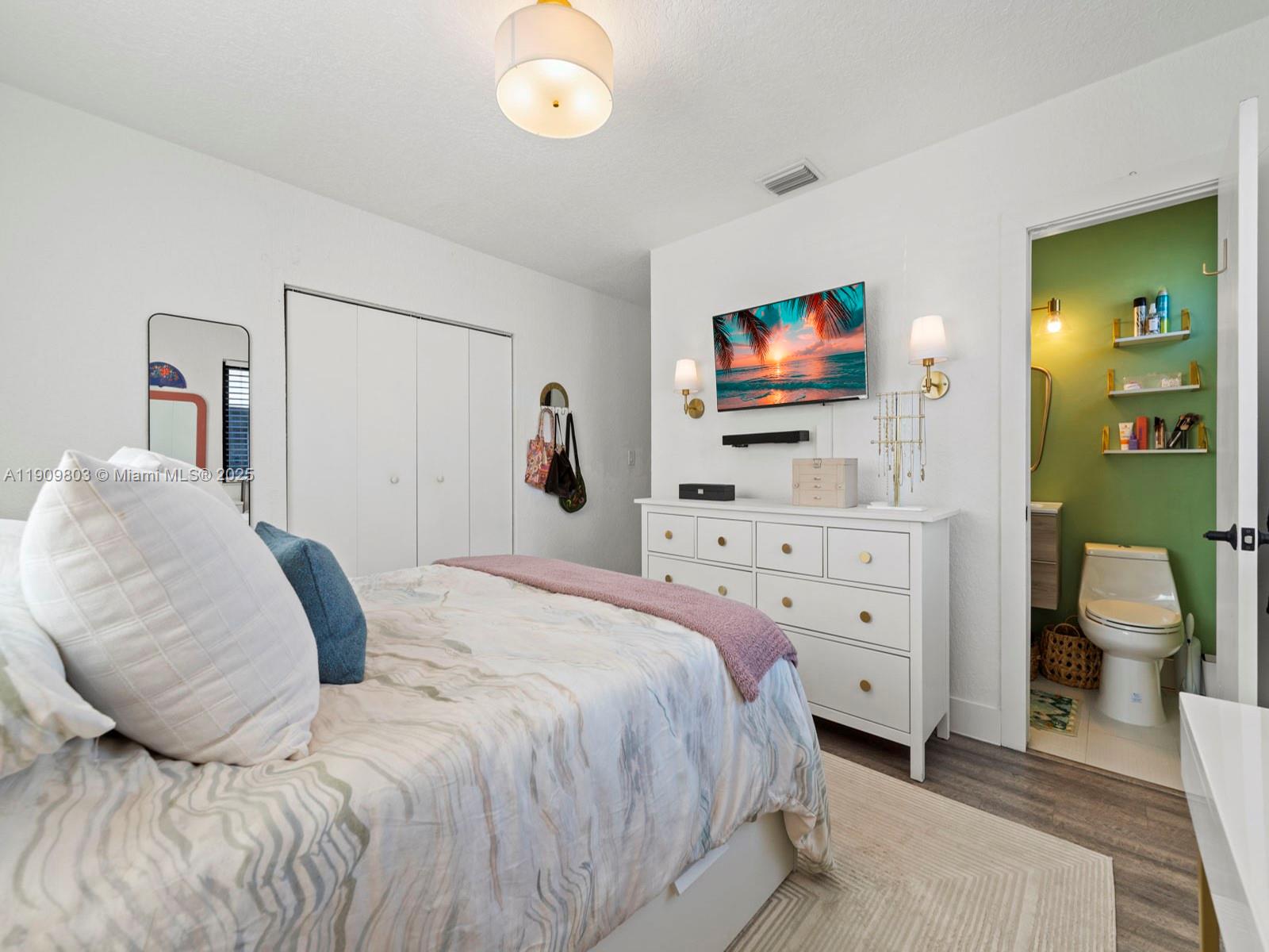 JILLSHAR-DARRYLCAR - Residential