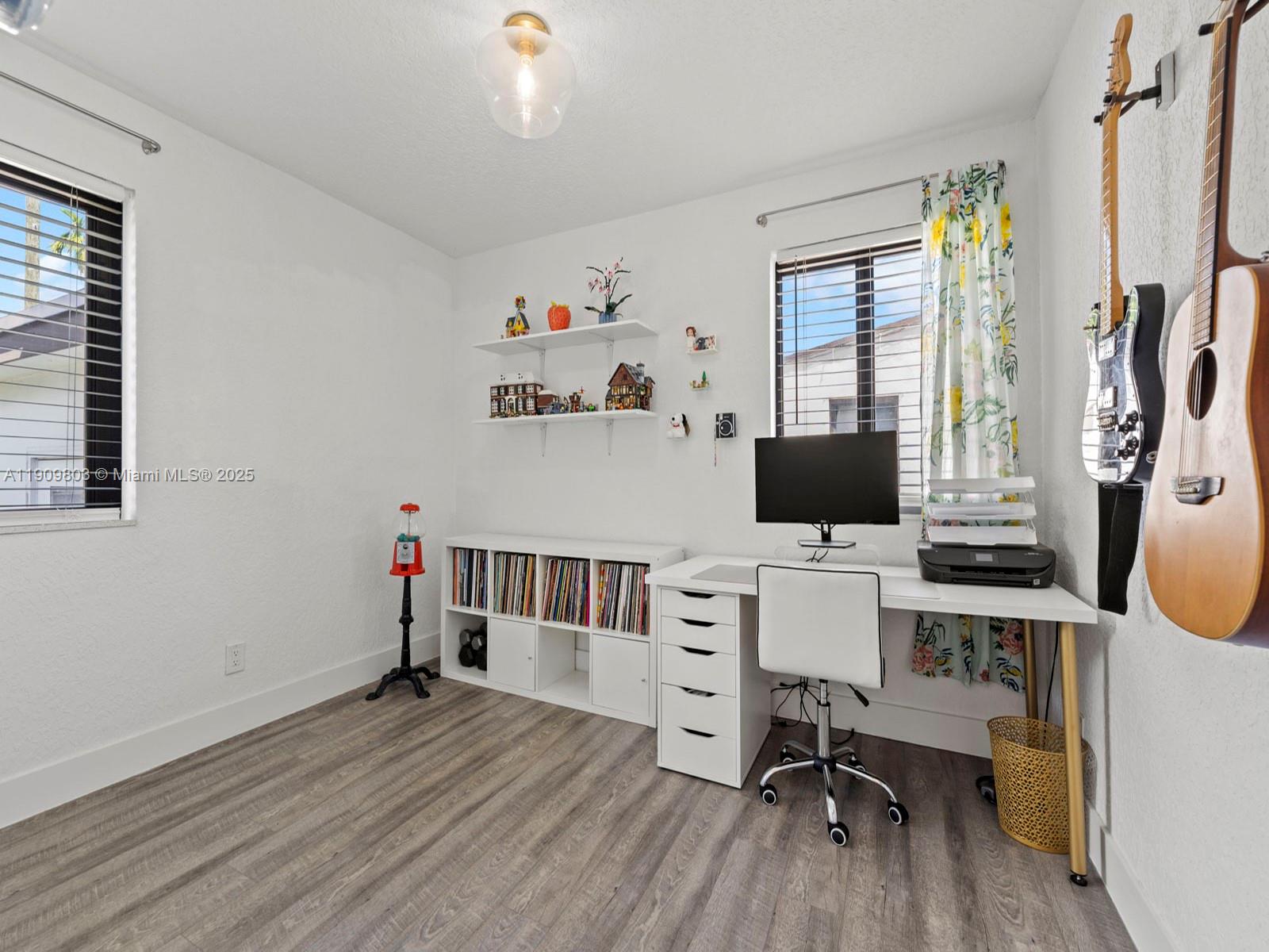 JILLSHAR-DARRYLCAR - Residential