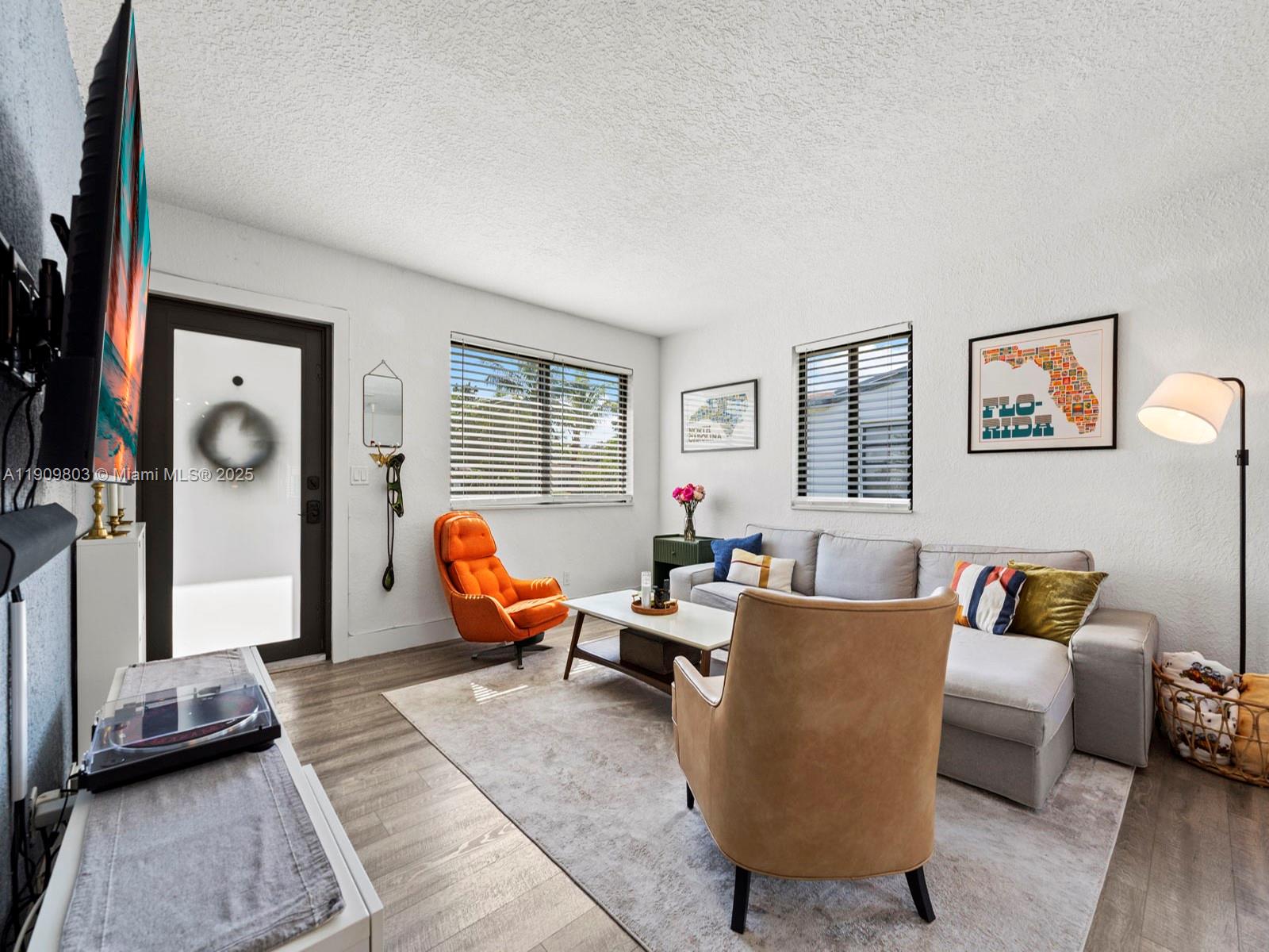 JILLSHAR-DARRYLCAR - Residential