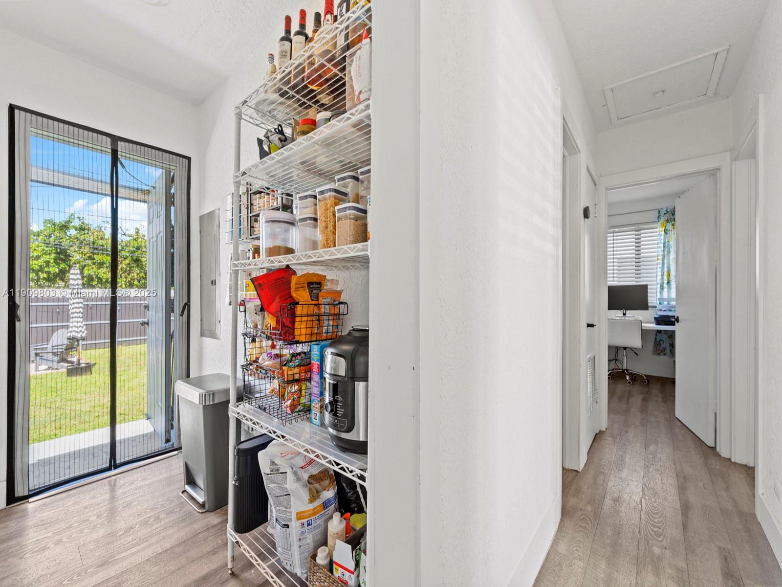 JILLSHAR-DARRYLCAR - Residential